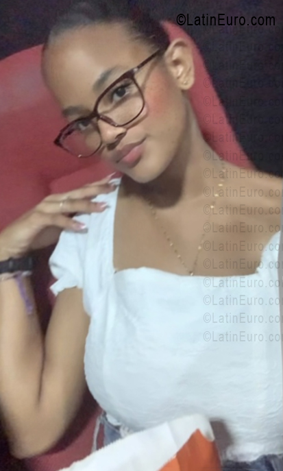 Date this athletic Dominican Republic girl Amaia from Santo Domingo DO56372