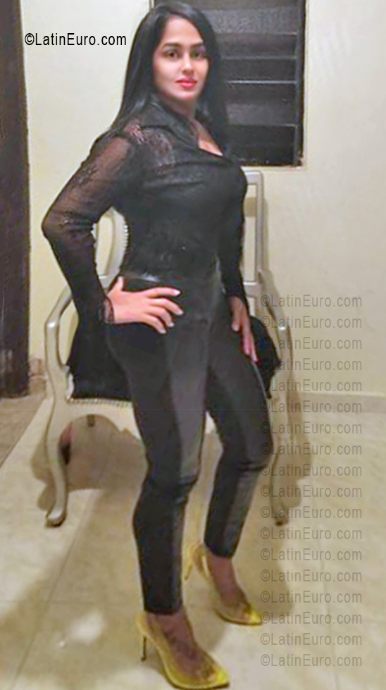 Date this foxy Dominican Republic girl Angela from Santo Domingo DO56442