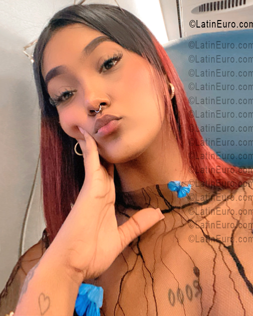 Date this gorgeous Dominican Republic girl Walkis from Santiago DO56444