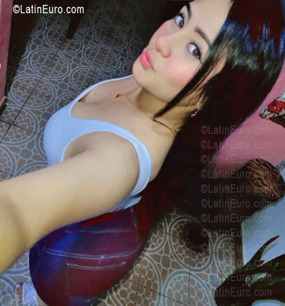 Date this sensual Venezuela girl Yosmar from Caracas VE5686