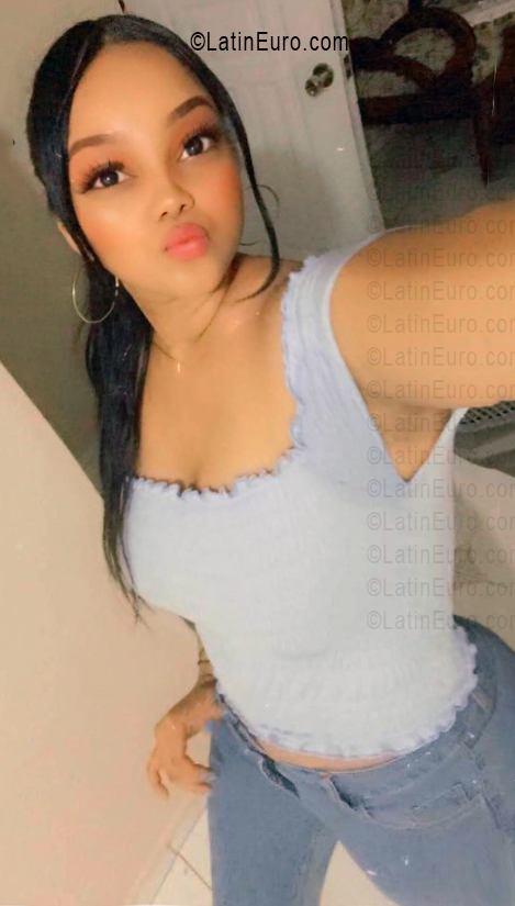Date this hot Dominican Republic girl Camila from Santo Domingo DO56451