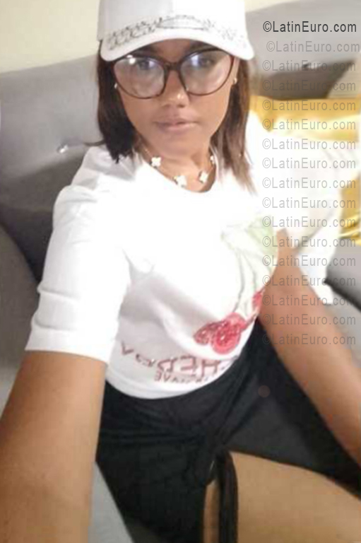 Date this tall Dominican Republic girl Mary from Santo Domingo DO56469