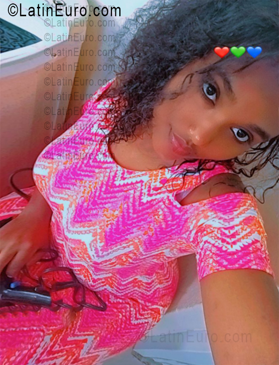Date this happy Dominican Republic girl Neiry from Santo Domingo DO56470