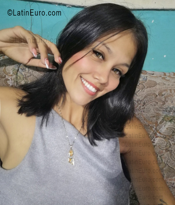 Date this beautiful Venezuela girl Joselin from Caracas VE5697