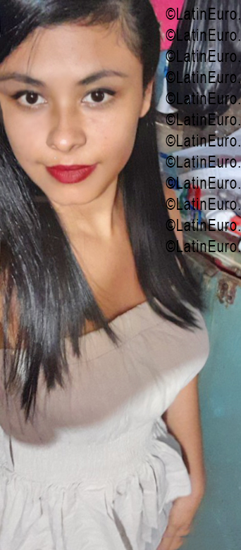 Date this foxy Nicaragua girl Jennifer from Managua NI337