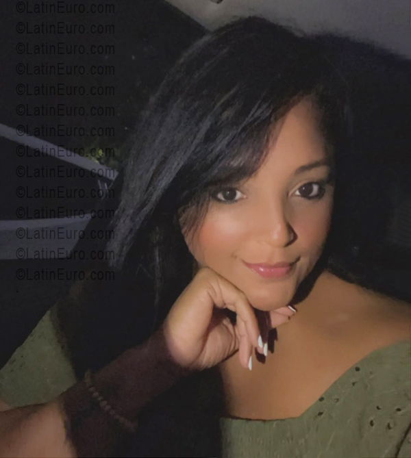 Date this athletic Dominican Republic girl Yinet from Santo Domingo DO56607