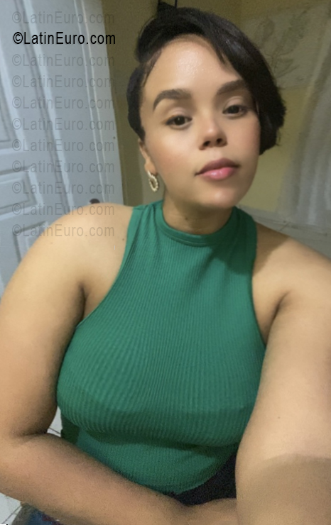 Date this sultry Dominican Republic girl Rina from Santo Domingo DO56622