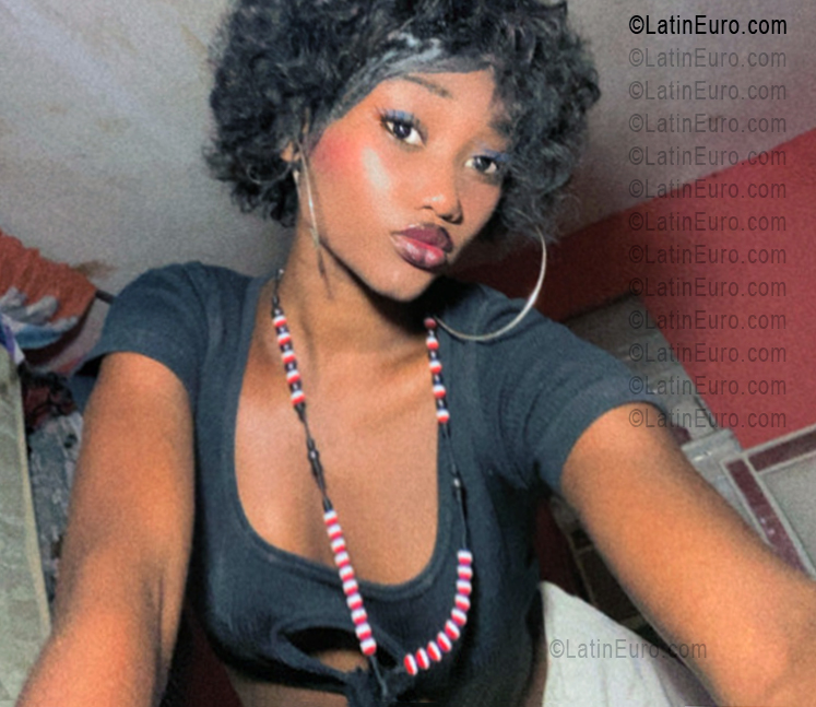 Date this hot Dominican Republic girl Melany from Romana DO56623