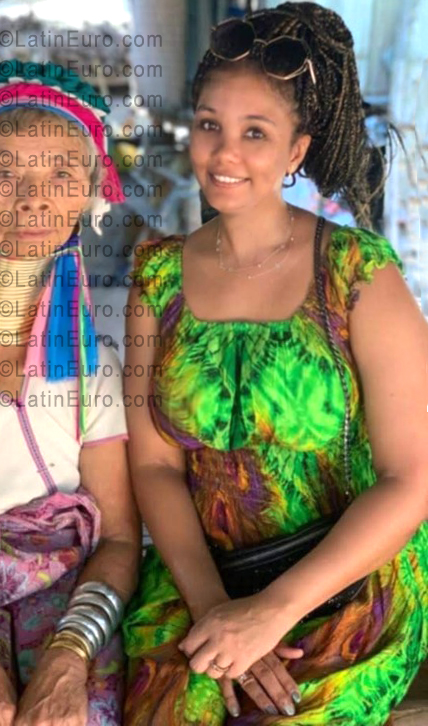 Date this sensual Dominican Republic girl Ariez from Santo Domingo DO56643