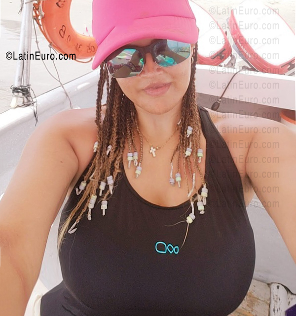Date this hard body Colombia girl Jimena from Bogota CO33776