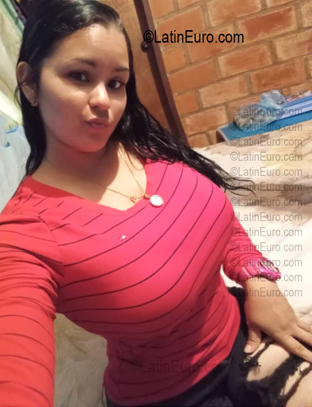Date this good-looking Venezuela girl Yolin from Caracas VE5724