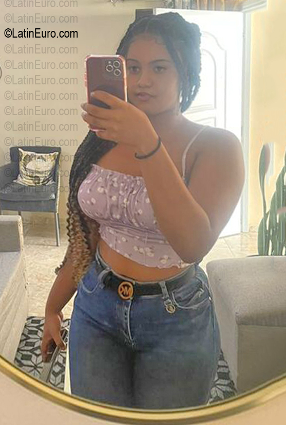 Date this sensual Dominican Republic girl Yesy from La Altagracia DO56710