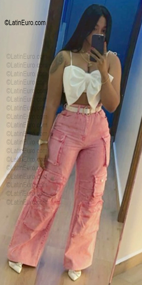 Date this voluptuous Dominican Republic girl Anyelins from Santo Domingo DO56721