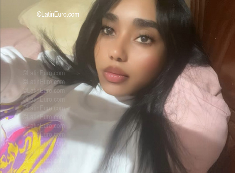 Date this charming Dominican Republic girl Amelet from Santo Domingo DO56723