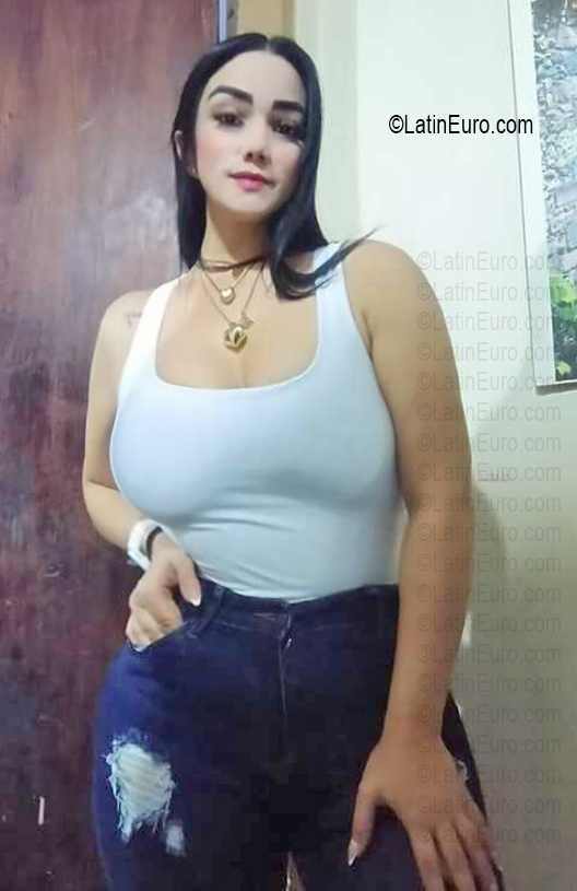 Date this georgeous Venezuela girl Honey from Maracaibo VE5727