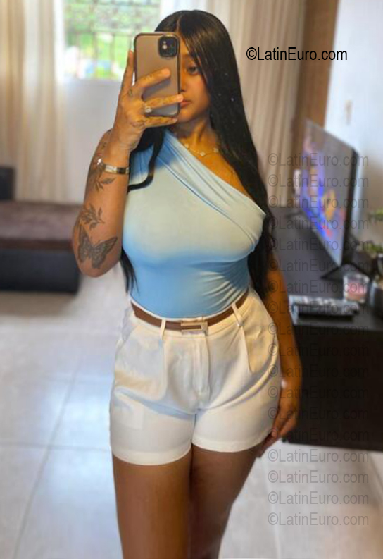 Date this foxy Dominican Republic girl Rain from Santiago De Los Caballeros DO56765