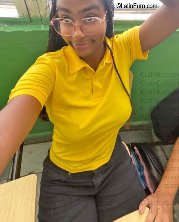 Date this voluptuous Dominican Republic girl Luz from La Altagracia DO56780