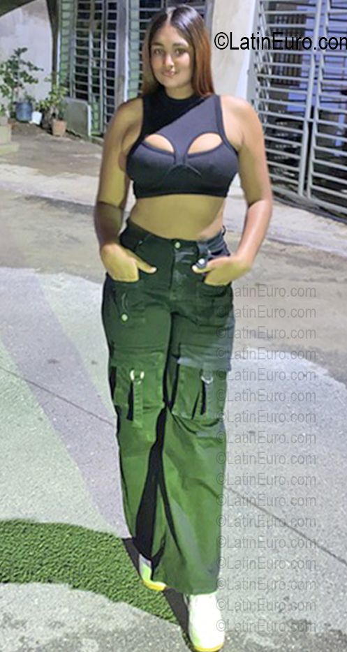 Date this foxy Dominican Republic girl Sanairy from Santo Domingo DO56792