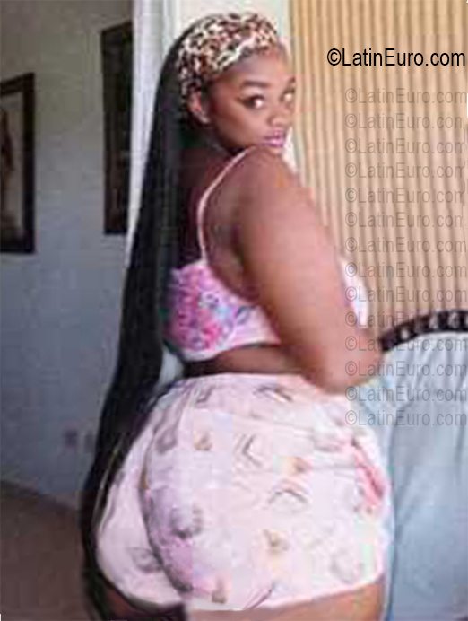 Date this nice looking Dominican Republic girl Sihara from Santo Domingo DO56866