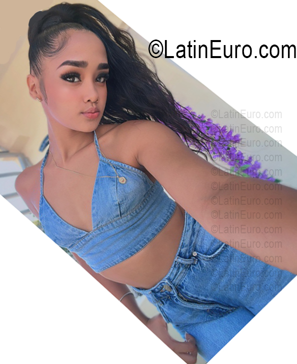 Date this voluptuous Dominican Republic girl Julia from Santo Domingo DO56884