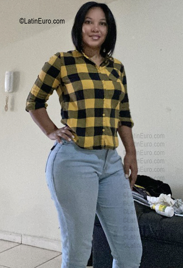 Date this hot Dominican Republic girl Yaniris from Santiago DO56891