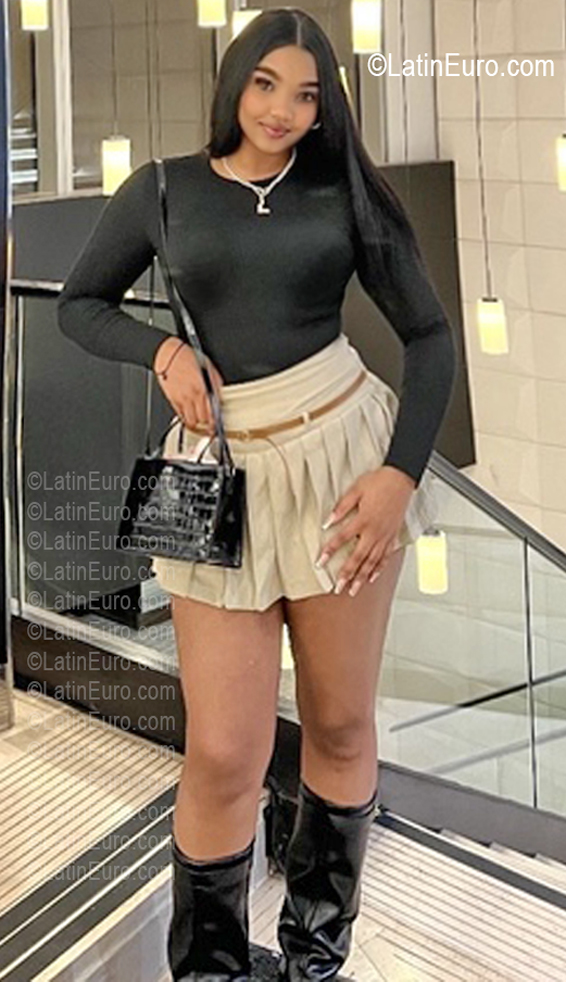 Date this pretty Dominican Republic girl Lachell from Santo Domingo DO56895