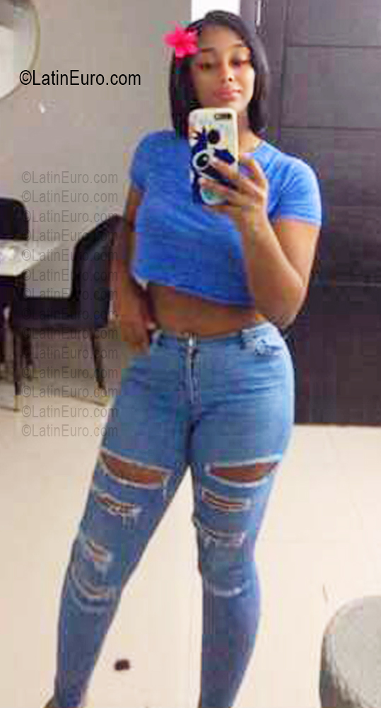 Date this beautiful Dominican Republic girl Neroles from Santo Domingo DO56896