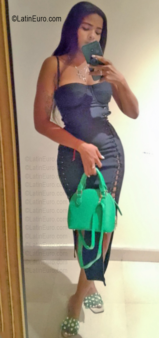 Date this hot Dominican Republic girl Winifer from Santo Domingo DO56910