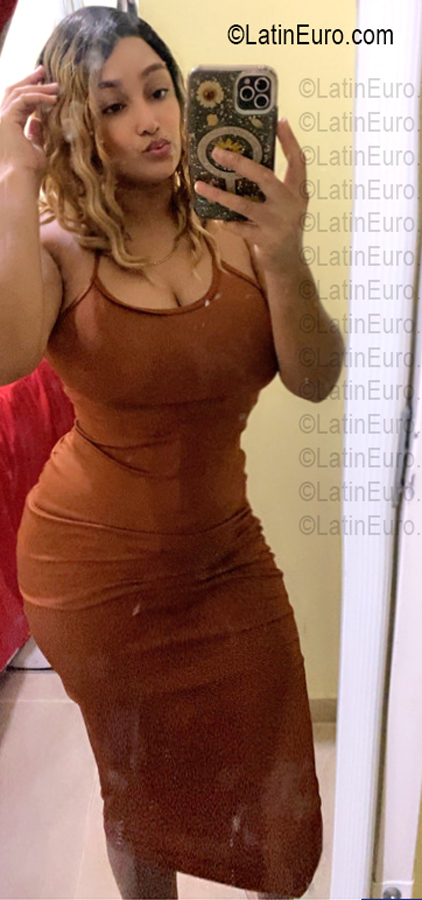 Date this athletic Dominican Republic girl Azalia from Santo Domingo DO56929