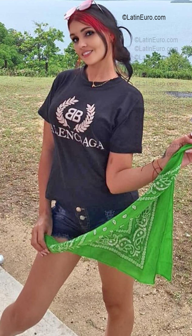 Date this happy Cuba girl Odanais from Holguin CU843