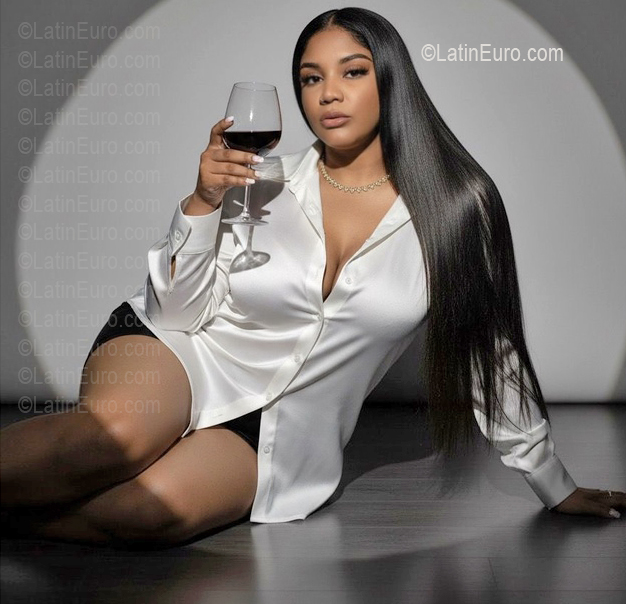 Date this passionate Dominican Republic girl Isabel from Santo Domingo DO56977