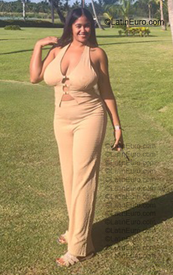 Date this charming Dominican Republic girl Paola from Santo Domingo DO57010