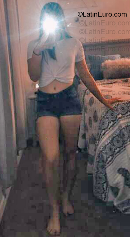 Date this attractive Colombia girl Neysi from Medellin CO33860