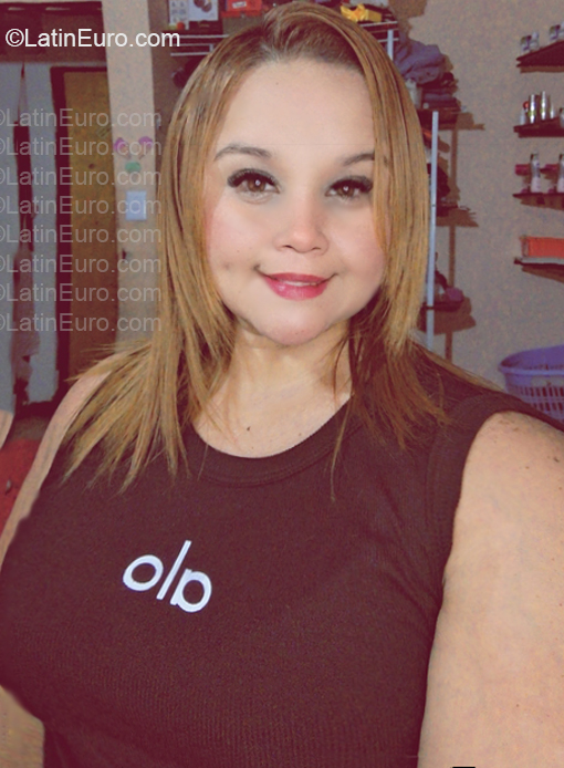 Date this gorgeous Venezuela girl Karina from Caracas VE5747