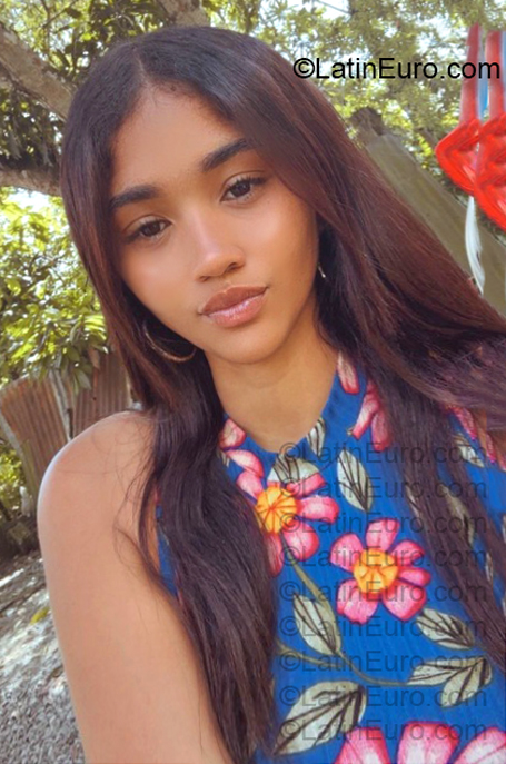 Date this funny Dominican Republic girl Nicol from Santiago DO57068
