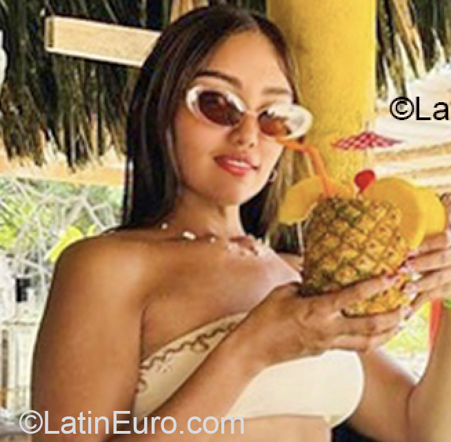 Date this voluptuous Colombia girl Ile Johana from Santa Marta CO33878
