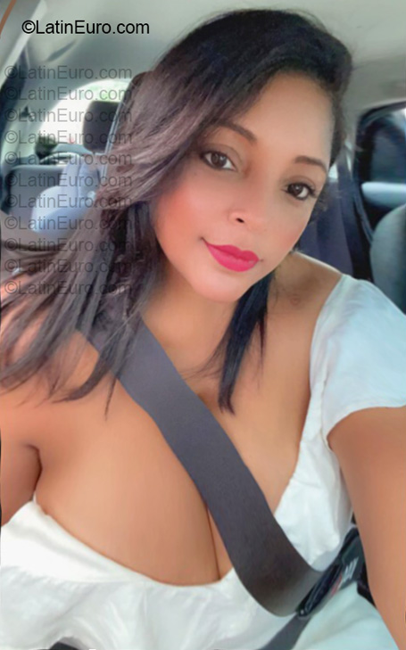 Date this fun Dominican Republic girl Yinet from Santo Domingo DO57099