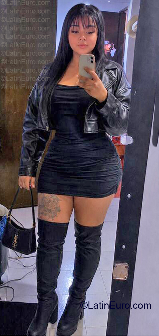 Date this foxy Colombia girl Alejanra from Bogota CO33890