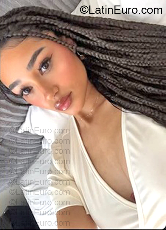 Date this pretty Dominican Republic girl Kisbe from Santo Domingo DO57173