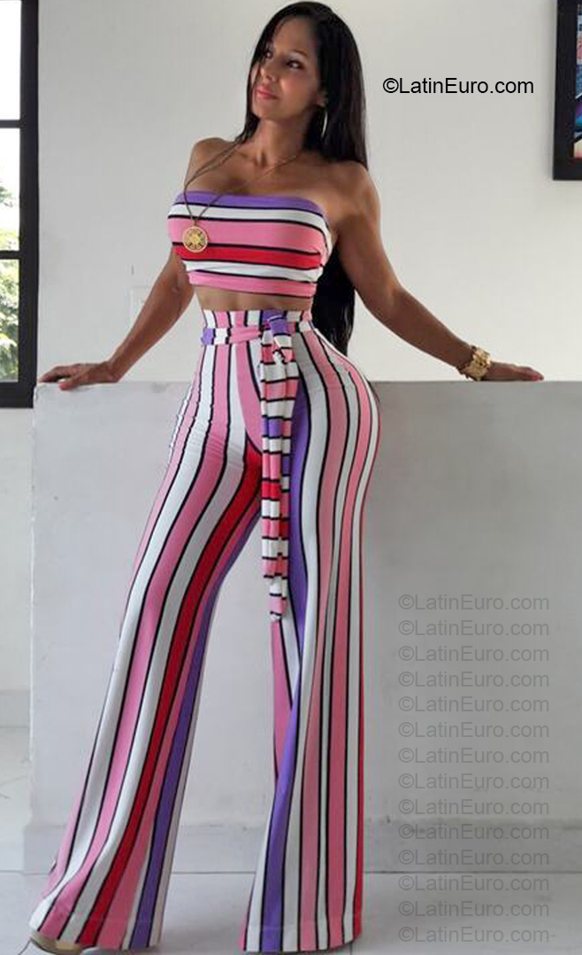 Date this foxy Colombia girl BELLA_DAMA from Bucaramanga CO33894