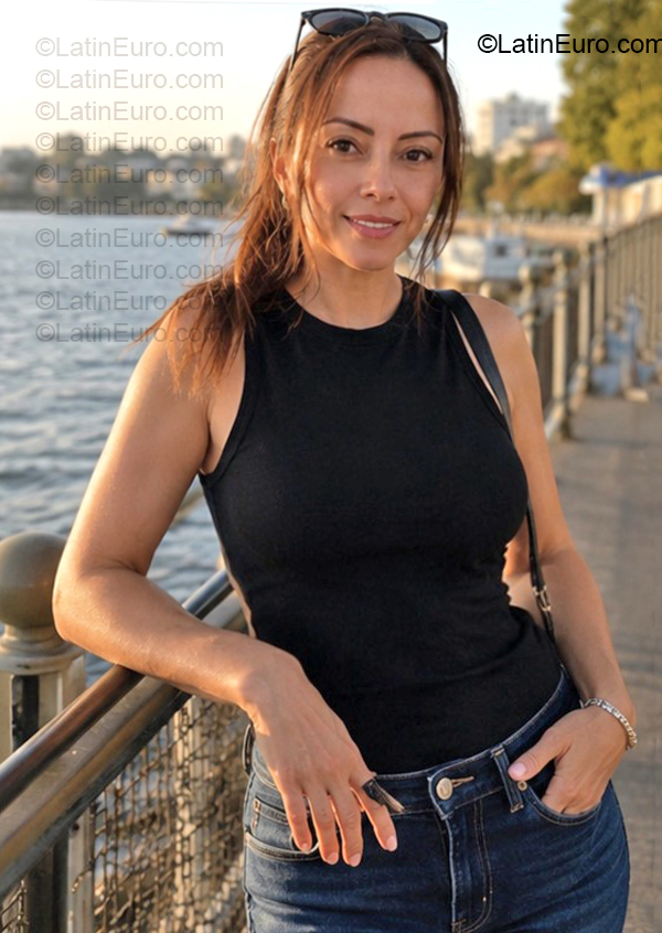 Date this sultry Australia girl Sara from Perth AU373