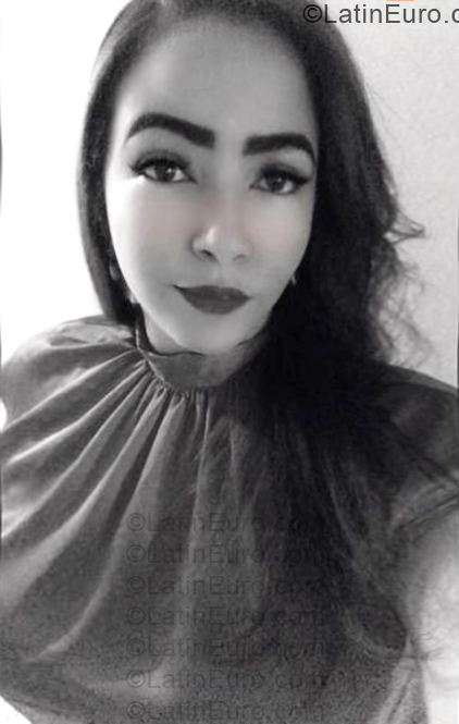 Date this pretty Dominican Republic girl Vic from Santo Domingo DO57225