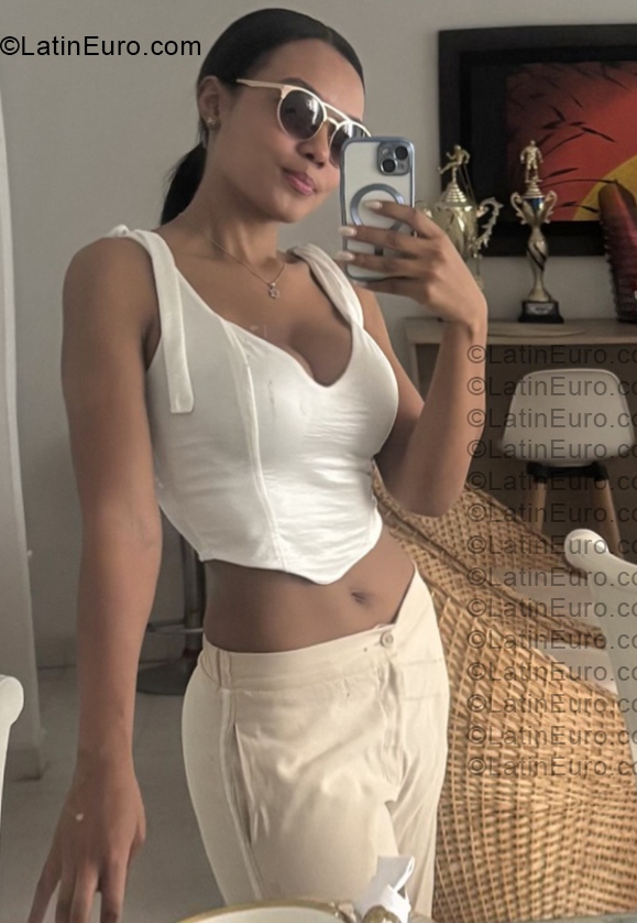Date this tall Colombia girl Sara from Cali CO33901