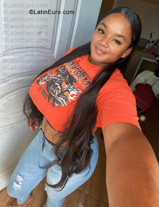 Date this lovely Dominican Republic girl Alondra from Santo Domingo DO57320